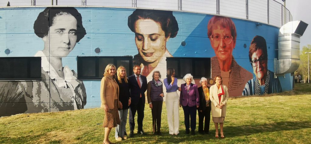 Mural dedicado a la memoria de mujeres juristas de España